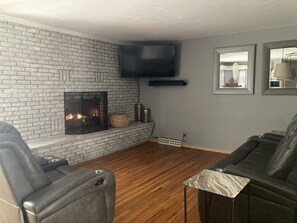 Smart TV, fireplace, books, stereo - Large home with pool, trampoline, fire pit, and deck! (Rapid City)