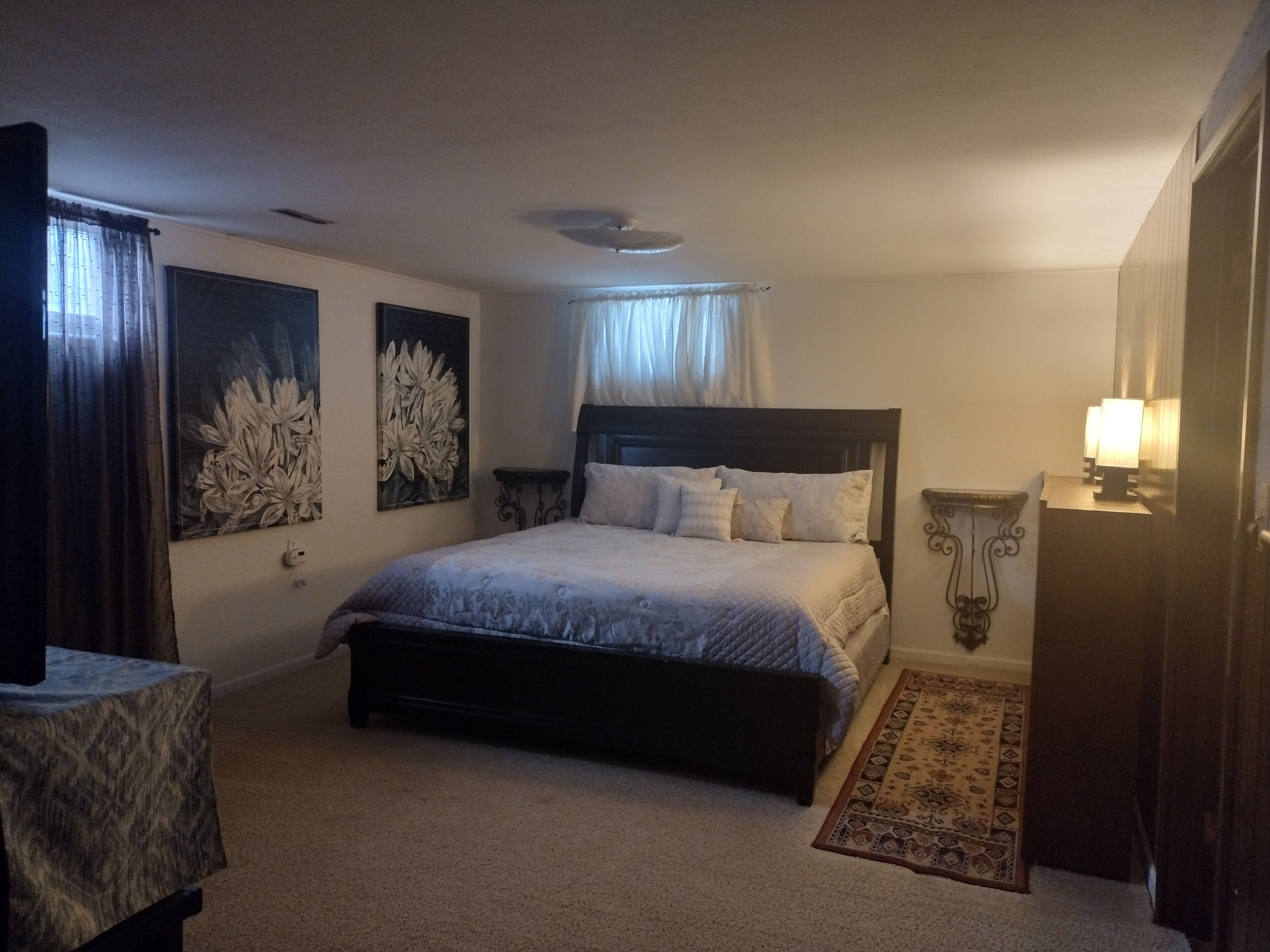 5 habitaciones, tabla de planchar con plancha y cuna de viaje 