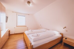 4 chambres, fer et planche à repasser, Wi-Fi gratuit, draps fournis