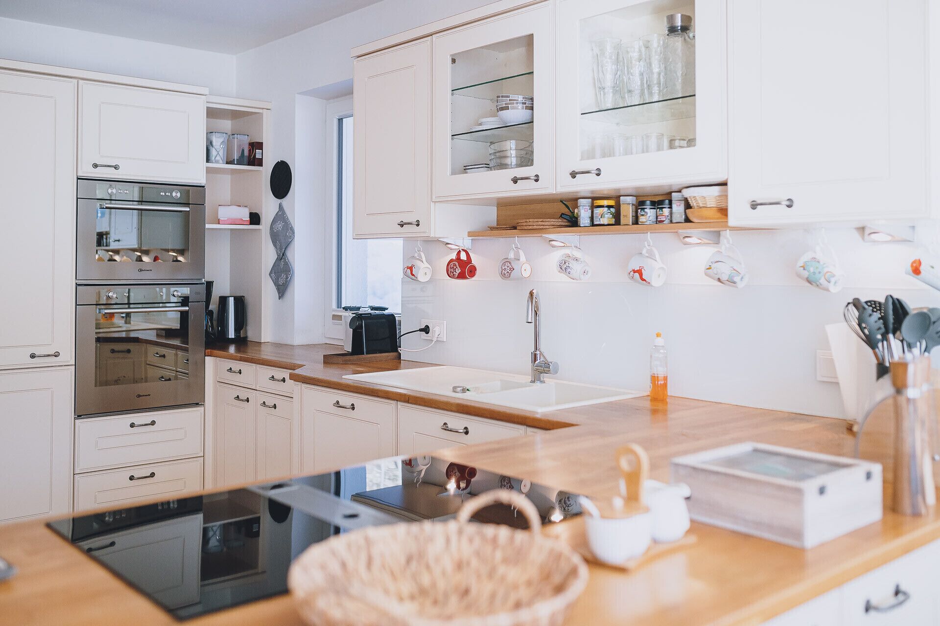 Kühlschrank, Mikrowelle, Ofen, Geschirrspüler