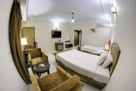 Standard Double Room | Free WiFi, bed sheets