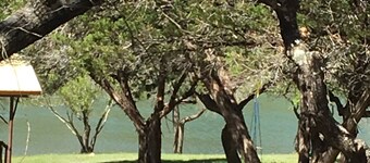 Beautiful Lake Travis plus 2 wooded acres close to Austin!