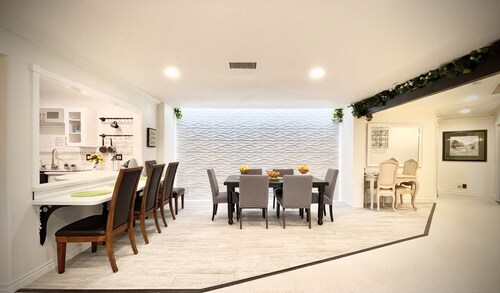 4beds 2.5baths 5min. drive to Rancho Bernardo Inn, Clubhouse, Starbucks, etc,.
