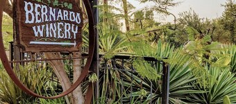 4beds 2.5baths 5min. drive to Rancho Bernardo Inn, Clubhouse, Starbucks, etc,.