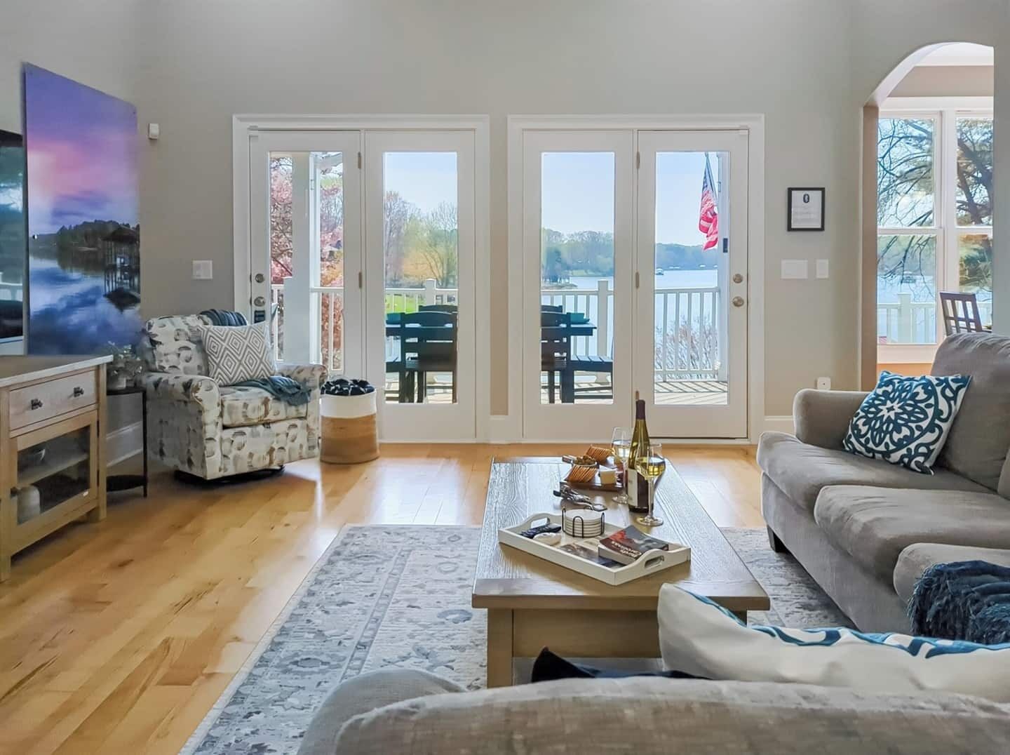 Smart TV, video games, offices, computer monitors