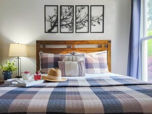 5 bedrooms, desk, iron/ironing board, travel cot