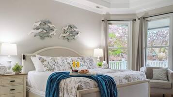 5 bedrooms, desk, iron/ironing board, travel crib