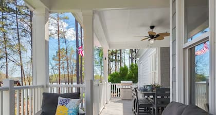 Family & Group Retreat with Hot Tub, Kayaks, Firepit & Game Room
