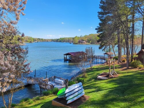 Private Cove Lakefront • Dock • Hot Tub • Firepit • Game Room • Sleeps 14
