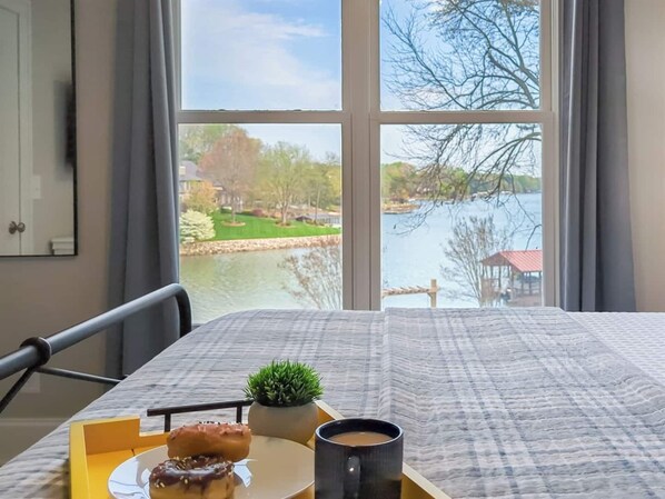 5 soveværelser, skrivebord, strygejern/strygebræt, weekendseng