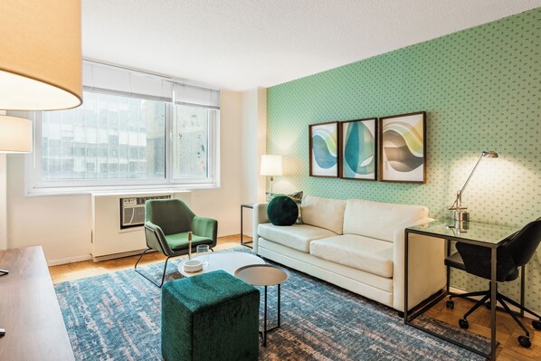 Unclassified image, 1 of 8, button