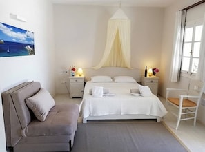 コンフォート ダブルルーム | 低刺激性寝具、ピロートップベッド、セーフティボックス (室内)、客室ごとに異なるインテリア