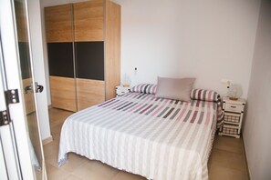 3 chambres, fer et planche Ă repasser, Wi-Fi, literie fournie