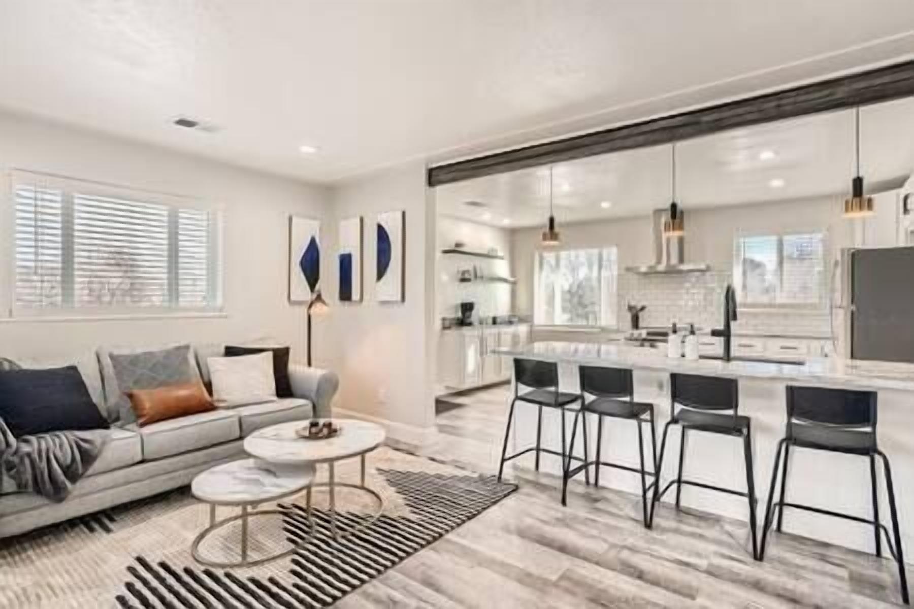 Luxurious & Modern! Sauna, Great Neighborhood, West Denver