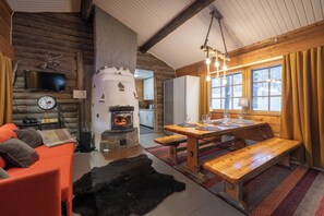 Panoramic-Ferienhütte, Mehrere Betten, Nichtraucher | Wohnbereich | Fernseher