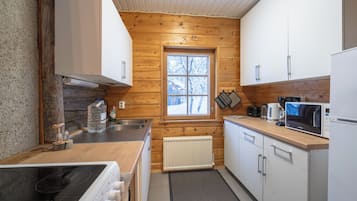 Cabaña panorámica, varias camas, no fumadores | Cocina privada | Frigorífico, microondas, horno y placa de cocina