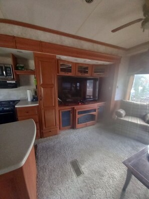 Fridge, microwave, oven, stovetop - Camping at its best (Horntown)