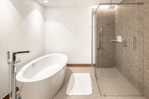 Free toiletries, hair dryer, towels, soap - Barranquilla Marriott Hotel (Puerto Colombia)