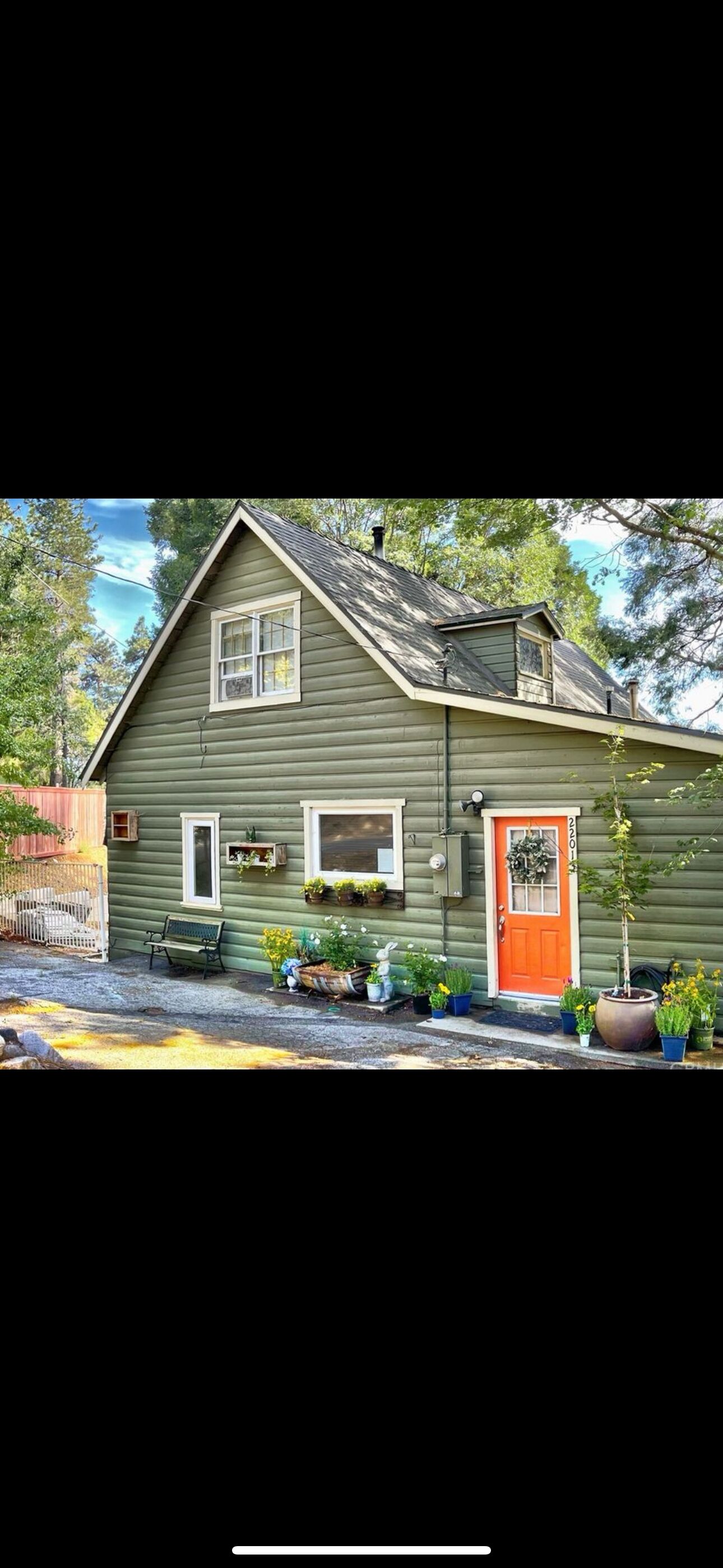 40'S Cabin with a touch of modern essentials.