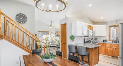City Lodge -Beautiful 10 Person Home Near the Mall