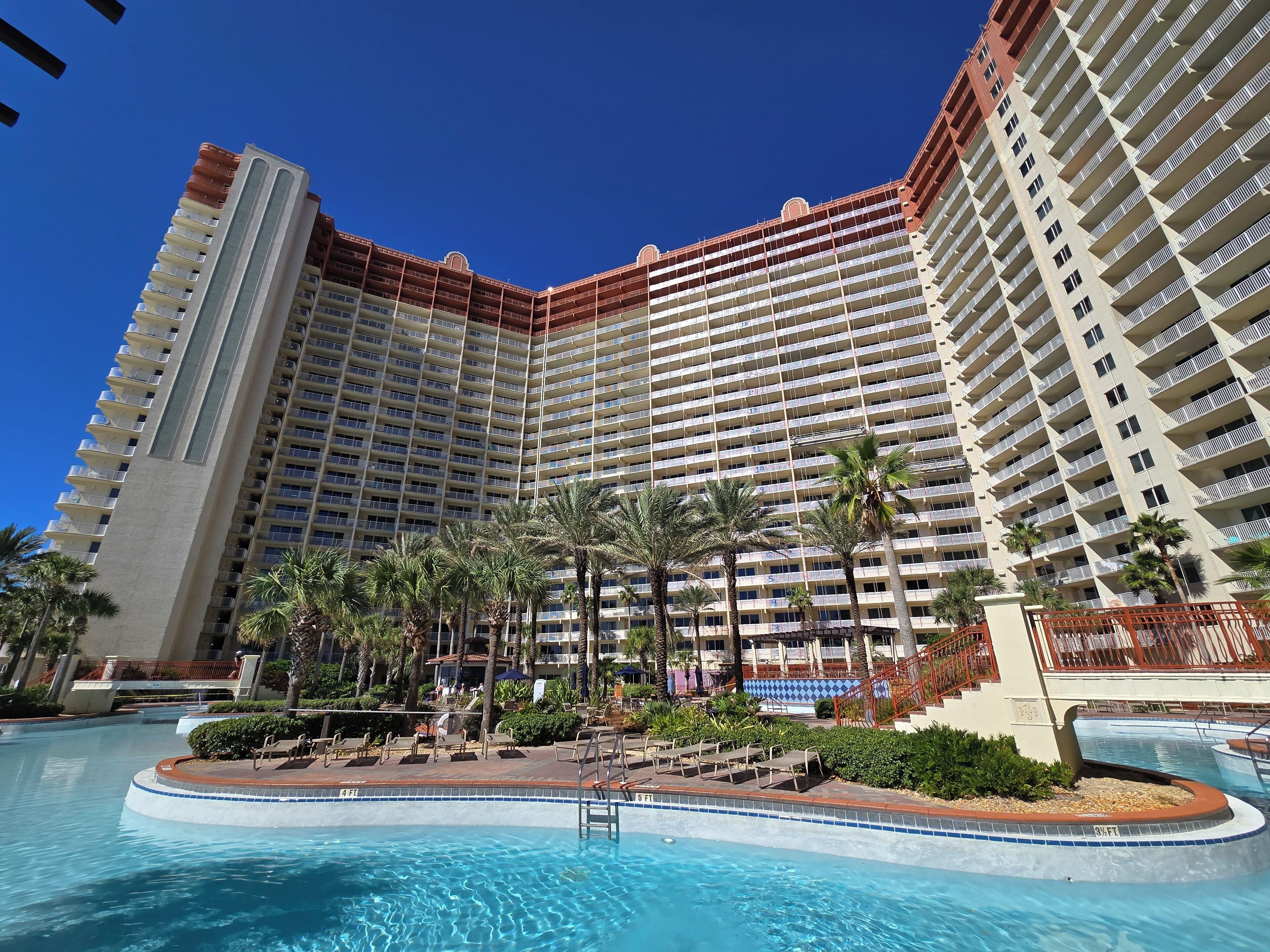 Piscine couverte, piscine extérieure