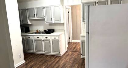 Fully Furnished Executive Rental Large 1-Bed 1-Bath Pets Allowed