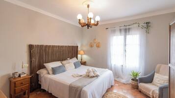 2 bedrooms, iron/ironing board, travel cot, WiFi