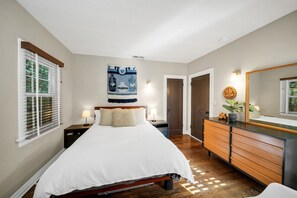 2 bedrooms, desk, iron/ironing board, travel cot