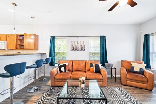 Modern| Spacious 3BR + 2B| 5 mins to DT Durham