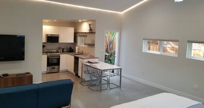 Fully Furnished Studio, Private Parking, Laundry, Private Outdoor Space