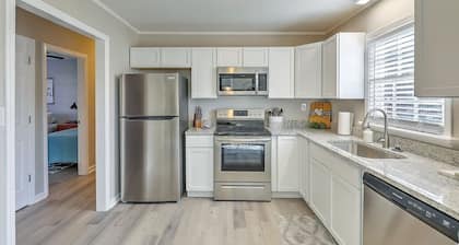 Stay near all Chas attractions, quiet comfort with fenced yard!
