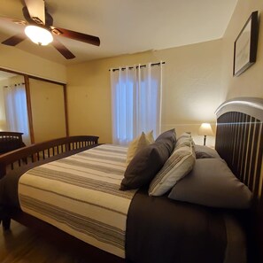 4 bedrooms, iron/ironing board, free WiFi, bed sheets