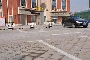 Self-parking (surcharge) - Jinjiang Inn Select (Xuzhou High-speed Railway Huaihai Huanqiugang) (Xuzhou)