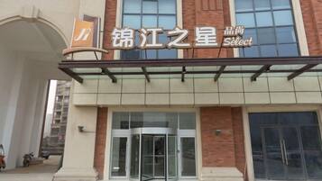 المنشأة من الخارج