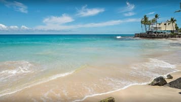 Beach nearby, sun loungers, beach towels