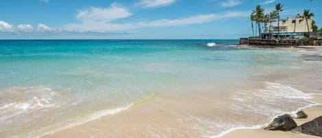 Tæt på stranden, liggestole, badehåndklæder