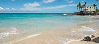 Ocean Views/Mountain Views!! HUGE LANAI Directly across the road from the BEACH!