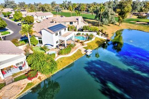 Exterior - Modern 3bd3bth w/ misters, pool/spa, pool table, kayaks/pedal boat/bikes/fishing (Chandler)