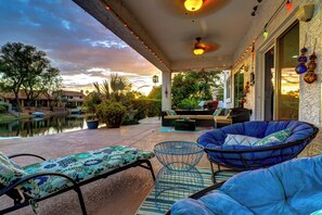 Terrace/patio - Modern 3bd3bth w/ misters, pool/spa, pool table, kayaks/pedal boat/bikes/fishing (Chandler)