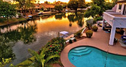 Modern 3bd3bth w/ misters, pool/spa, pool table, kayaks/pedal boat/bikes/fishing