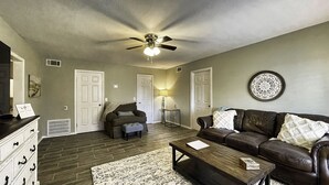 A living room with a ceiling fan, two couches, a coffee table, and a rug. - Newly remodel home 2BD/2BATH, 15min to dwtn Tulsa. (Owasso)