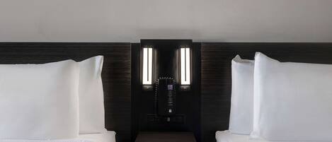 Escritorio, espacio para trabajar con laptop y wifi gratis