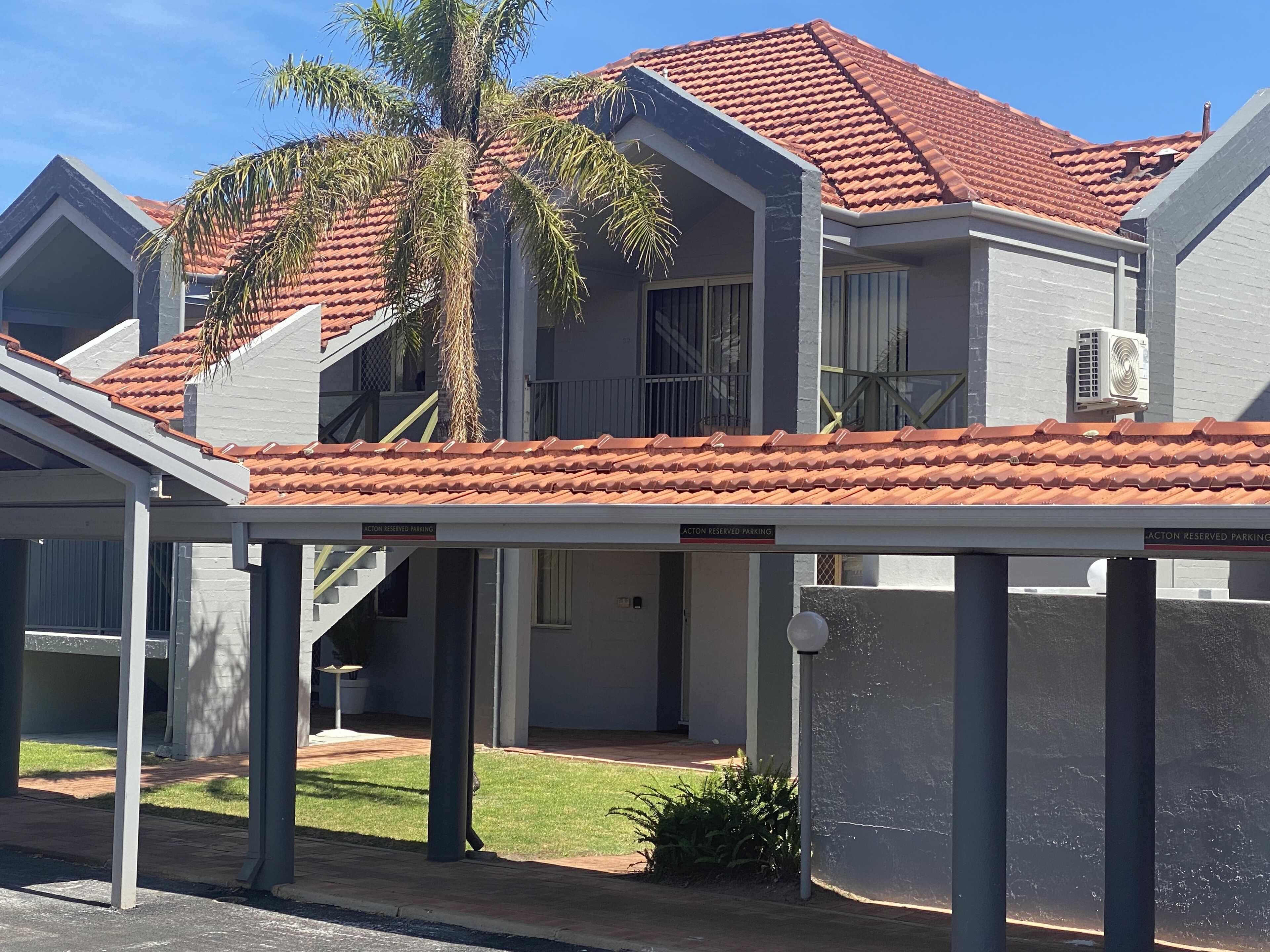MODERN CHIC APARTMENT ON FORESHORE