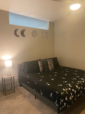2 bedrooms, desk, iron/ironing board, free WiFi - The sanctuary  (Dallas)