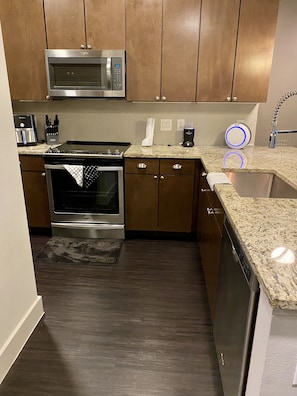 Fridge, microwave, oven, stovetop - The sanctuary  (Dallas)