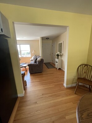 TV connectée, cheminée, baby-foot, table de tennis de table