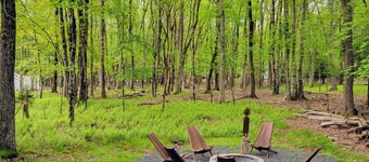 The Gingerbread-Pocono cozy w/hot tub near lakes!