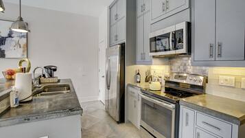 Microwave, dishwasher, coffee/tea maker, cookware/dishes/utensils