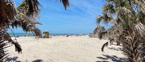 Beach nearby, sun loungers, beach towels