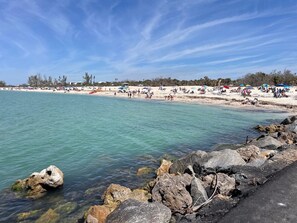 Beach nearby, sun-loungers, beach towels